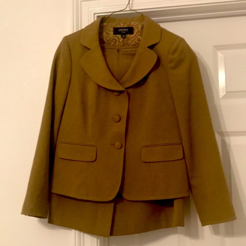 Jones Wear Two Piece Brown Suit
